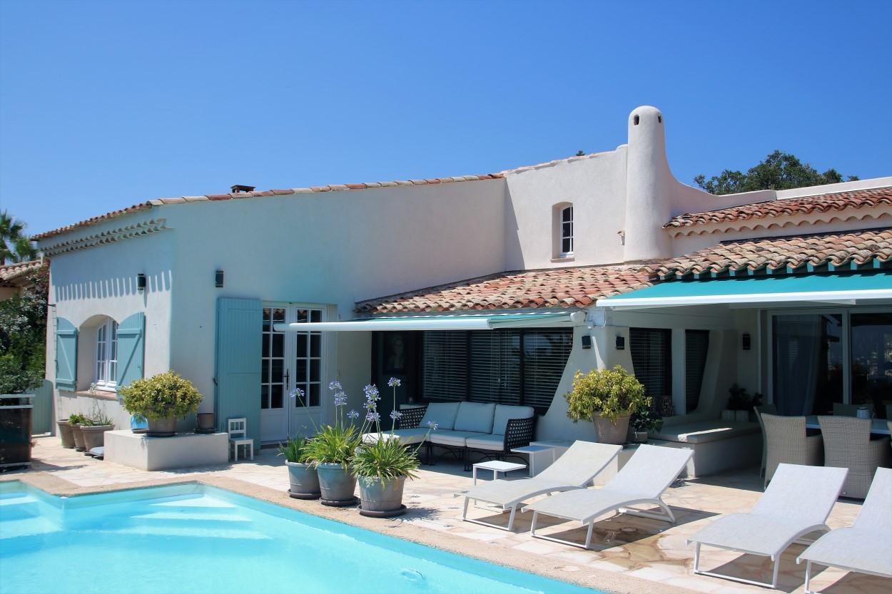 Luxe villa voor 15 personen in Les Issambres met privé zwembad en schitterend uitzicht op de Middellandse zee.